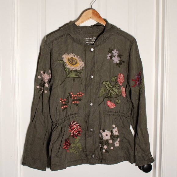 American Eagle Outfitters Jackets & Blazers - American Eagle army green floral embroidered hooded coat L